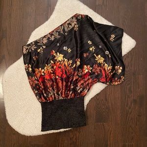 One sleeve top size small